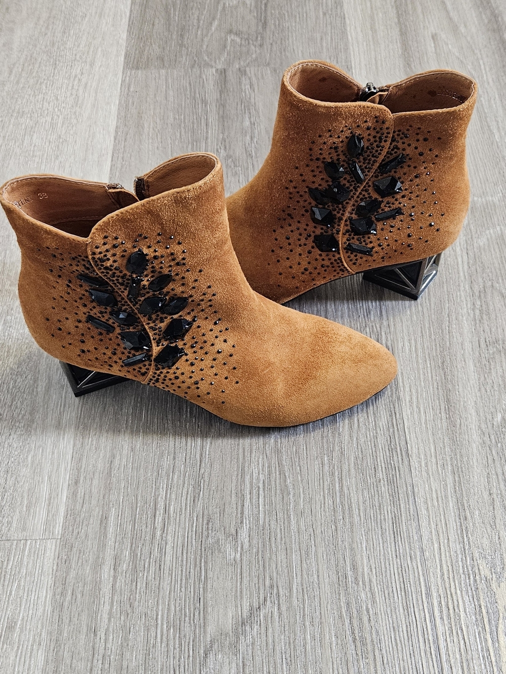 Women's Suede Kiss Kiss Italy Ankle Boots with Black Gem Leaf Accent - Tan